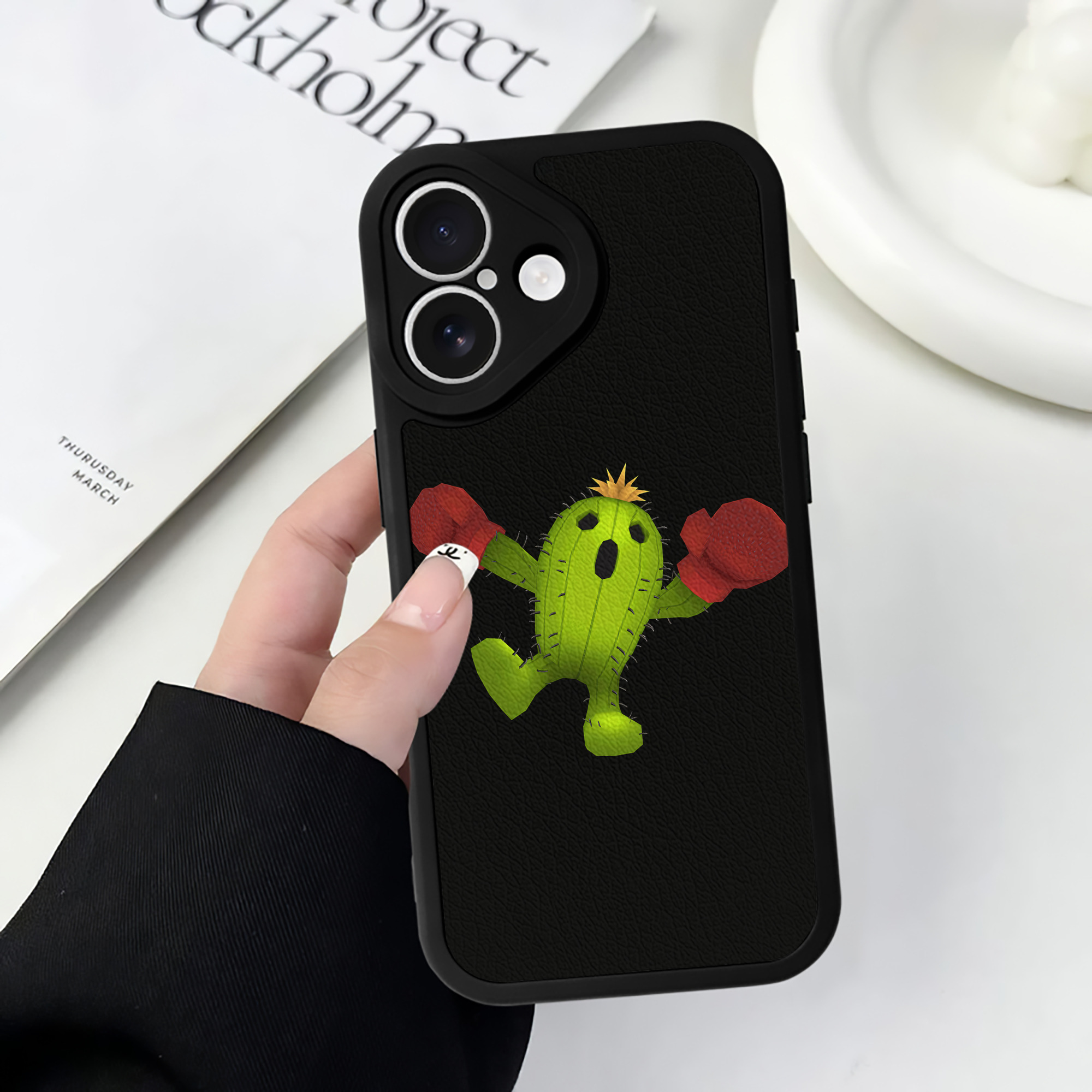 （画像用） Digimon デジタルモンスター/デジモン 【iPhone 16シリーズ対応】シリコンスマホケース（レザー調） 材質：シリコン